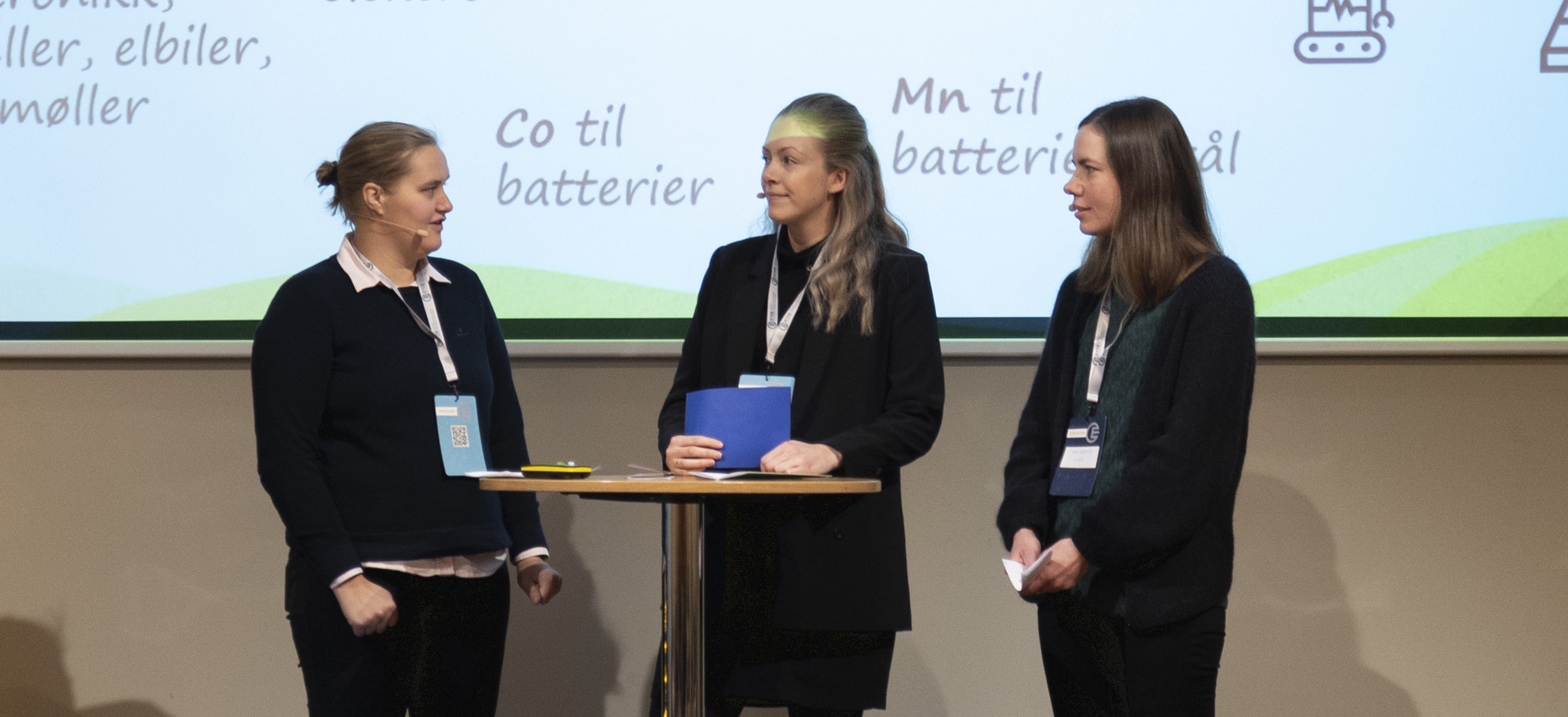 Eyde Y stiller spørsmål ved industrien.  Alle foto: Gerrick Robinson